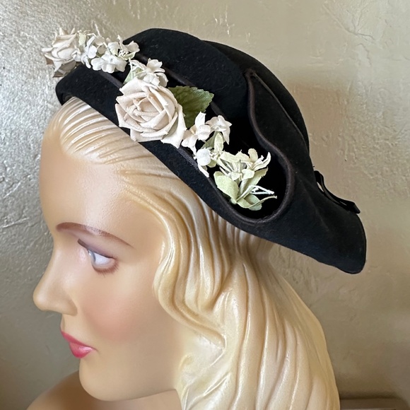 ADORABLE 1940s\' BLACK FELT \